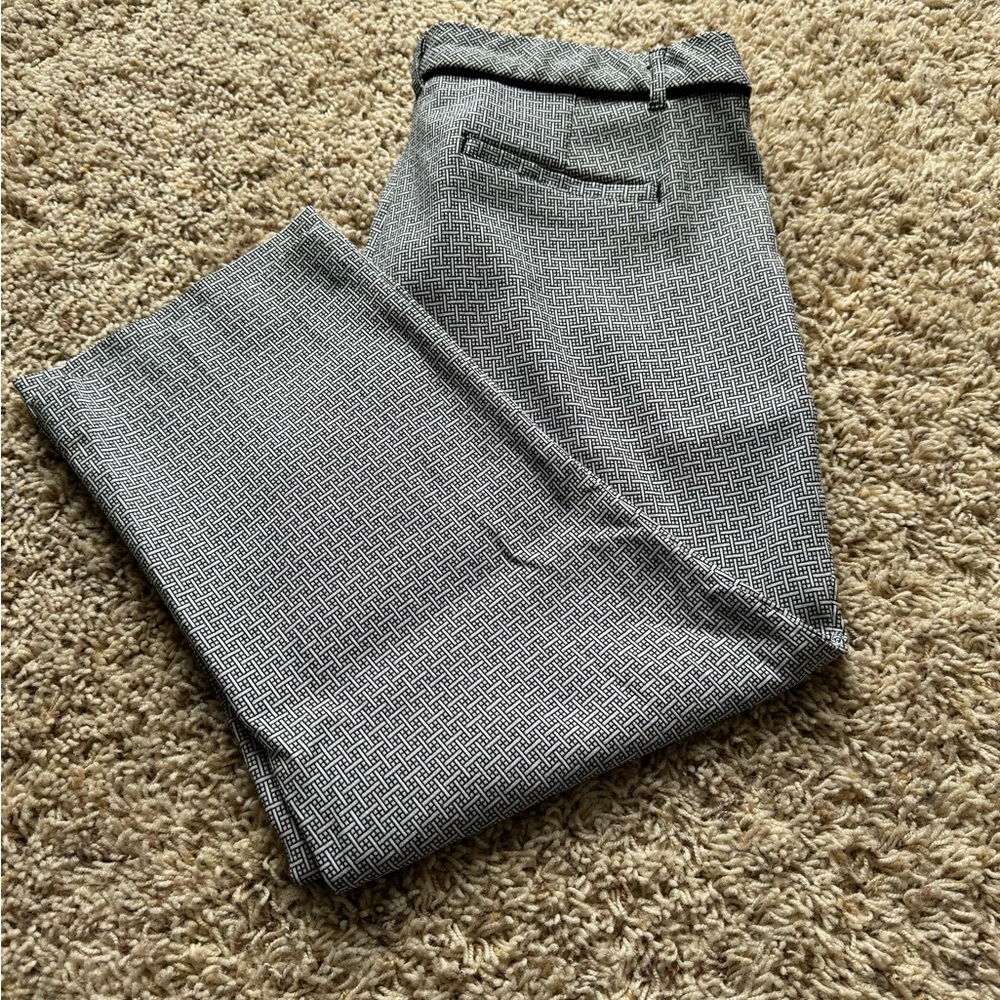Maurice’s Black & White Print Capri Pants. Size 11/12